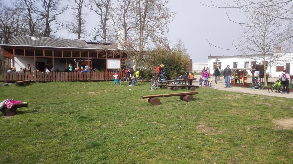 Вилла Zoopark Zelcin Мельник Экстерьер фото